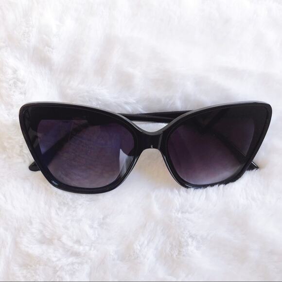 Amelia Black Cat Eye Full Rim Sunglasses - Picture 6 of 10